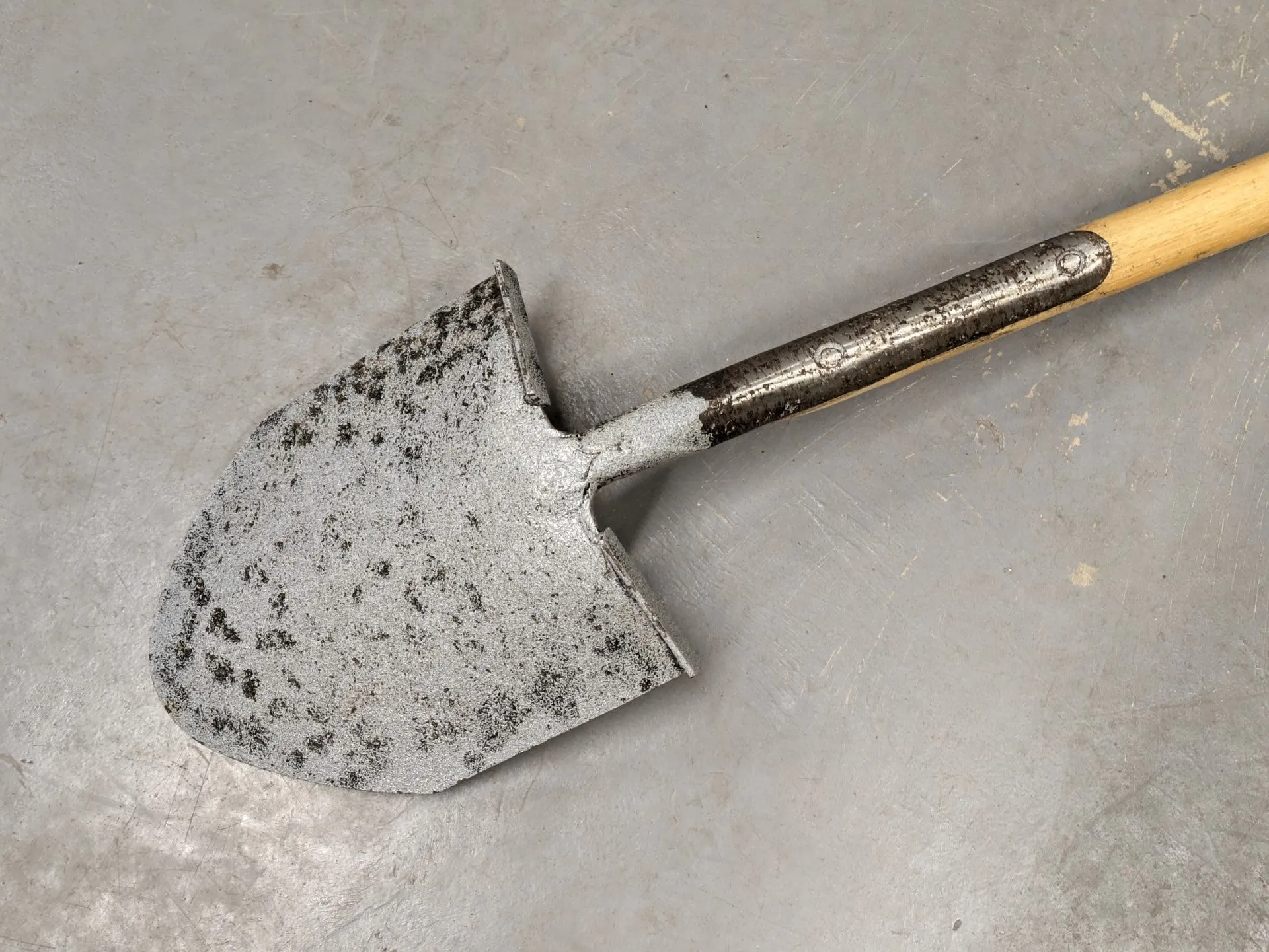 Bulldog 3 ft General Service Shovel - Dated 1991