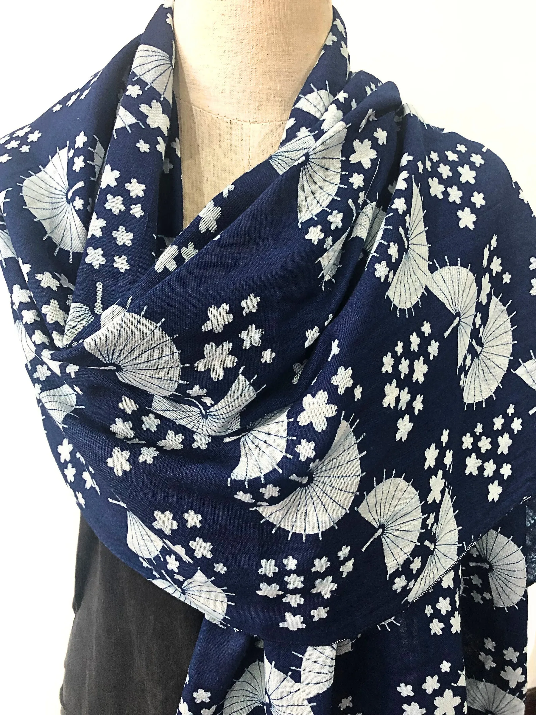 Cotton double gauze scarf in fan design