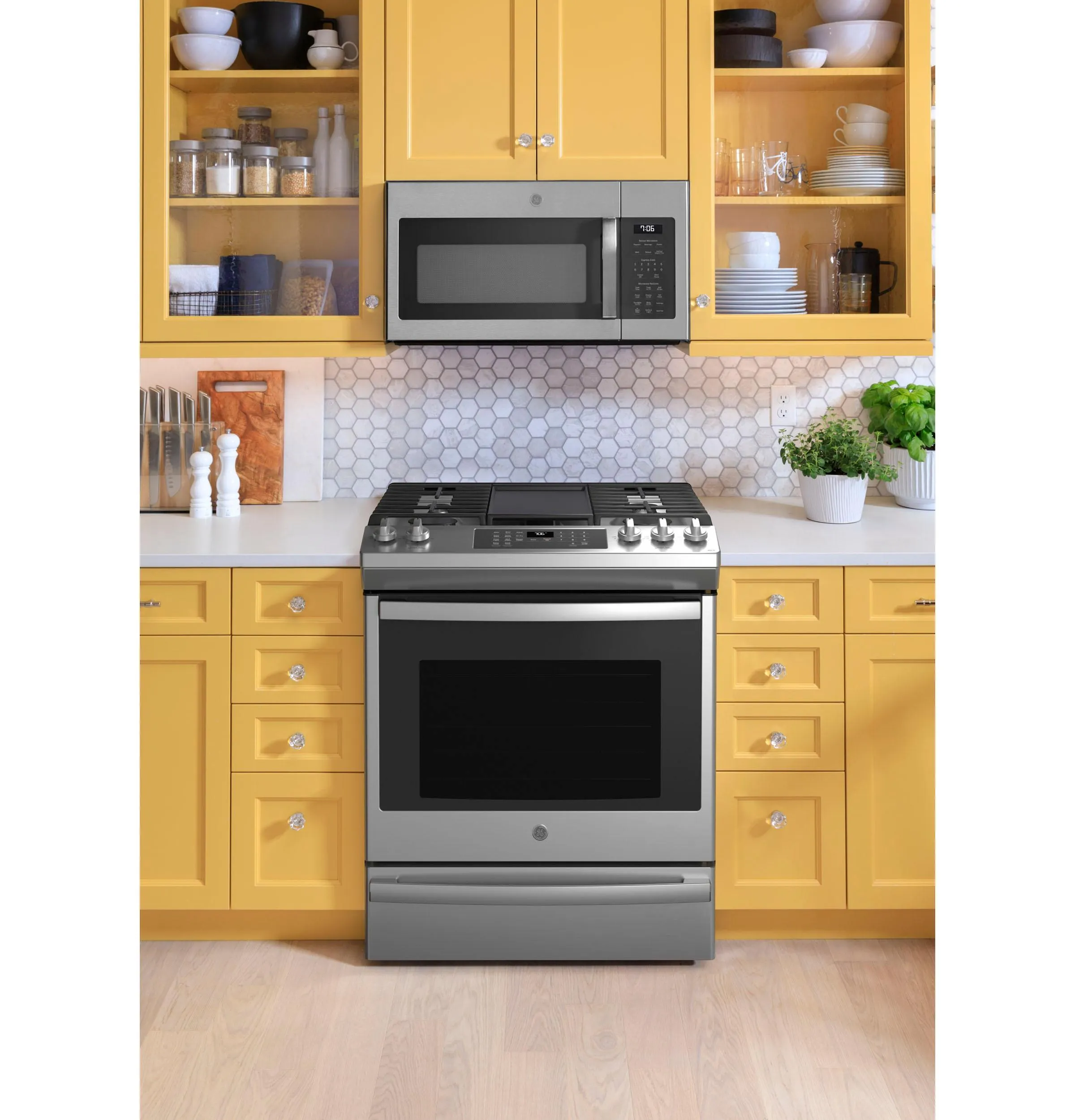 JGS760SPSS GE® 30" Slide-In Front-Control Convection Gas Range with No Preheat Air Fry