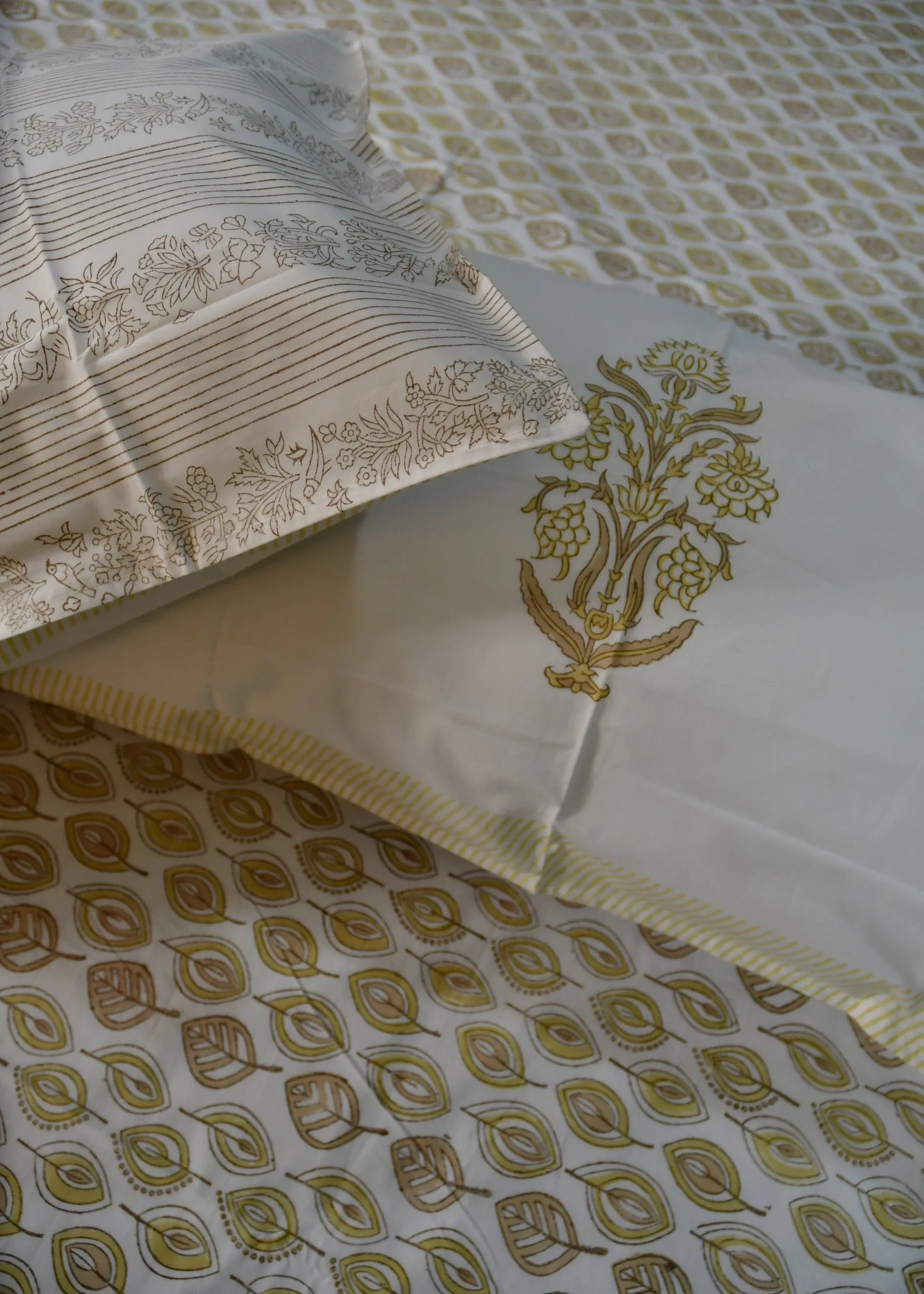 Yellow Leaf  Bedsheet : Sunny Autumn Escape